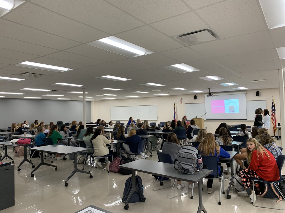 Full house at our first meeting! Thank you all! Looking forward to a year full of GLAMOUR with these gals and guys! 🥰