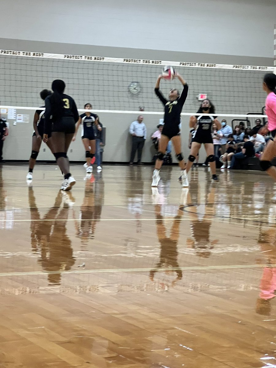 MrsCook_'s tweet photo. Congrats to our Briscoe 8A 🏐 team on finishing out district undefeated! These ladies beat Lamar tonight 25-15 and 25-19. We head into playoffs next week with a 5-0 record! Great job ladies! #RiseAsONE #PTN @briscoe_eagles @BJHAthletics @BJHGirlsAth @Foster_vball 🖤💛🦅 https://t.co/B62xRcDM6S