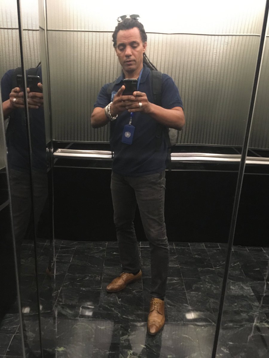 KevinHunter10's tweet photo. My days working for the United Nations HQ 🇺🇳. Suit and tie   @KevinHunter10 @Hervemusic https://t.co/mGfKFUUjda