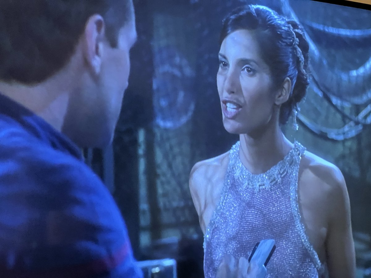 uselesstraffic's tweet photo. So I’m watching an episode of #StarTrekEnterprise from 2002 … and, surprisingly, @PadmaLakshmi is guest starring as angry, abducted royalty—what fun! Every scene she’s in, she tries to take charge. She even complains about food. Where have we seen that before?😀 @BravoTopChef https://t.co/hwQTLv7WOw