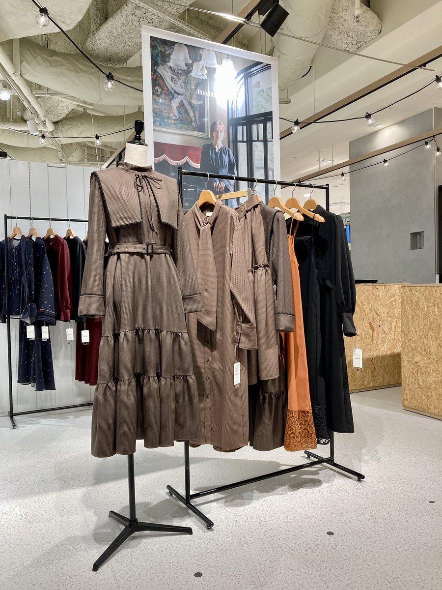 KFdesign_32's tweet photo. ARATASHI POPUP @阪神梅田本店
3日目スタートです!
今日はあいにくの雨ですが、どよっとした雰囲気を吹き飛ばす素敵なお洋服がお待ちしておりますので、ぜひお越し下さいませ✨
阪神梅田本店 4Fイベントテラス
10/7 10:00~20:00
@hanshin_reaclo
#Ruimeme
#SUBLIMATIO
#jesh
#Filvoir https://t.co/HQYpQqk6Hz