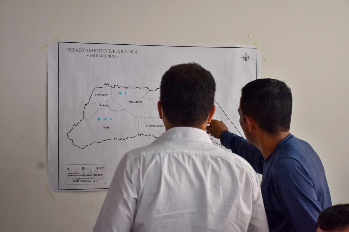 CNRCOMUNES's tweet photo. Hoy en el II Encuentro de líderes, lideresas y #FirmantesDePaz🕊️de Arauca exigimos soluciones al desplazamiento sufrido en el departamento
¡#Reclamamos garantías de retorno a nuestros territorios, queremos que el Alto Comisionado para la Paz Danilo Rueda nos escuche! ✊📢 https://t.co/SXGNOmeNYr