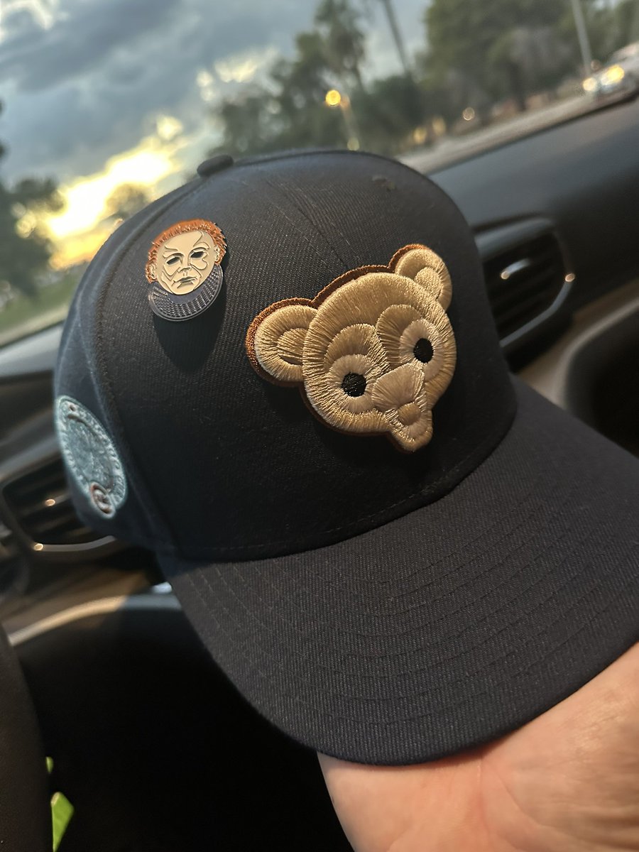 onescoop's tweet photo. I got it back !!! Had tooooooo with the perfect pin imo @mjbhpr pin ! Never will i let go again! #cubs #MichaelMyers #hatclub @HatClub https://t.co/Zx1c1TJ8Qj