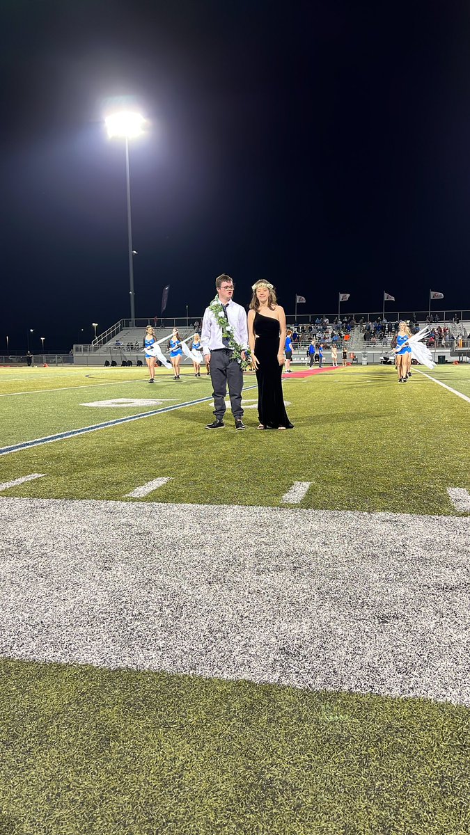 ONWIPS's tweet photo. They won!!! I could not love this school more. Thank you for making this happen. 🖤💙 https://t.co/2g6EUDqa4N