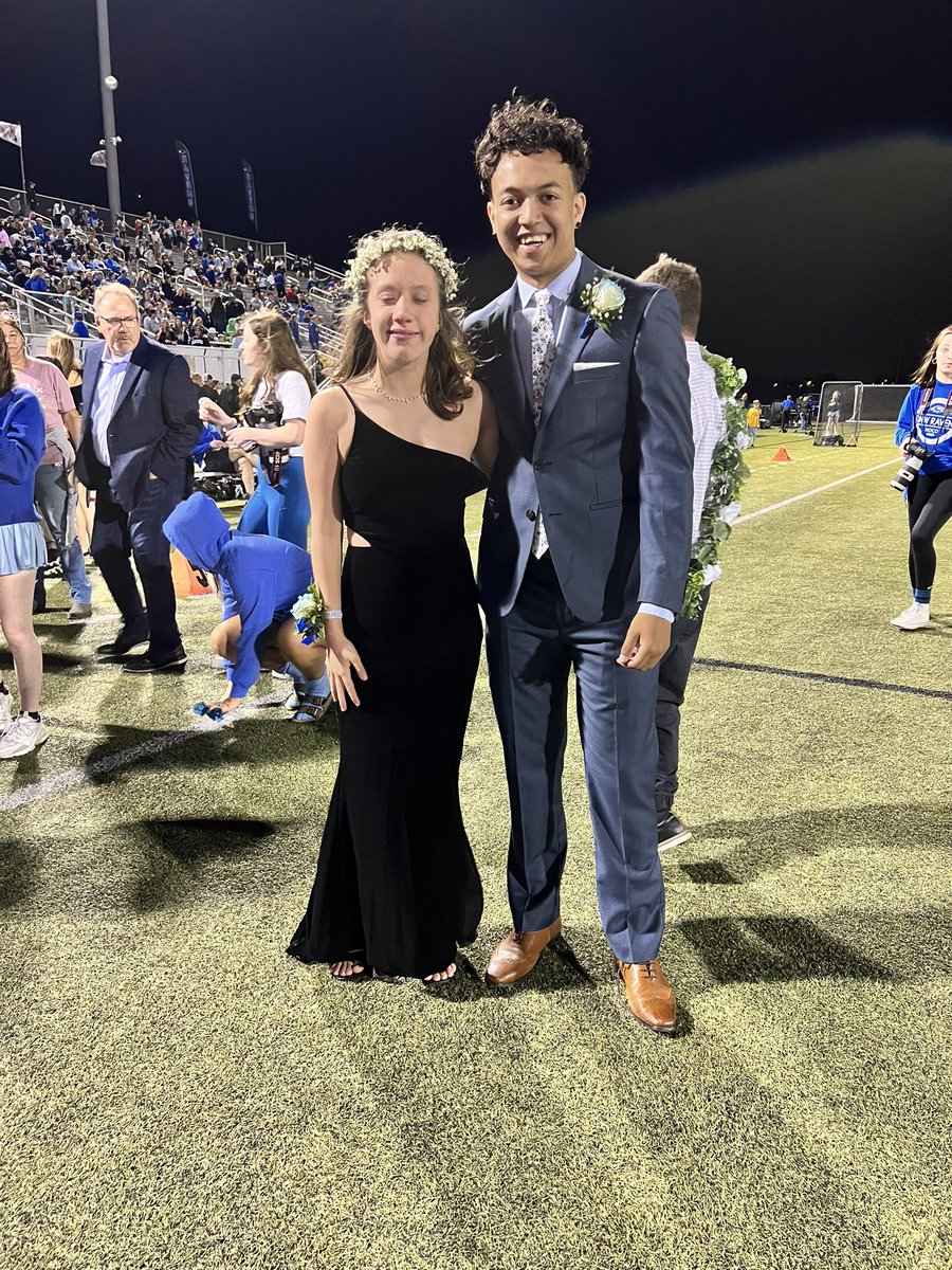 ONWIPS's tweet photo. They won!!! I could not love this school more. Thank you for making this happen. 🖤💙 https://t.co/2g6EUDqa4N
