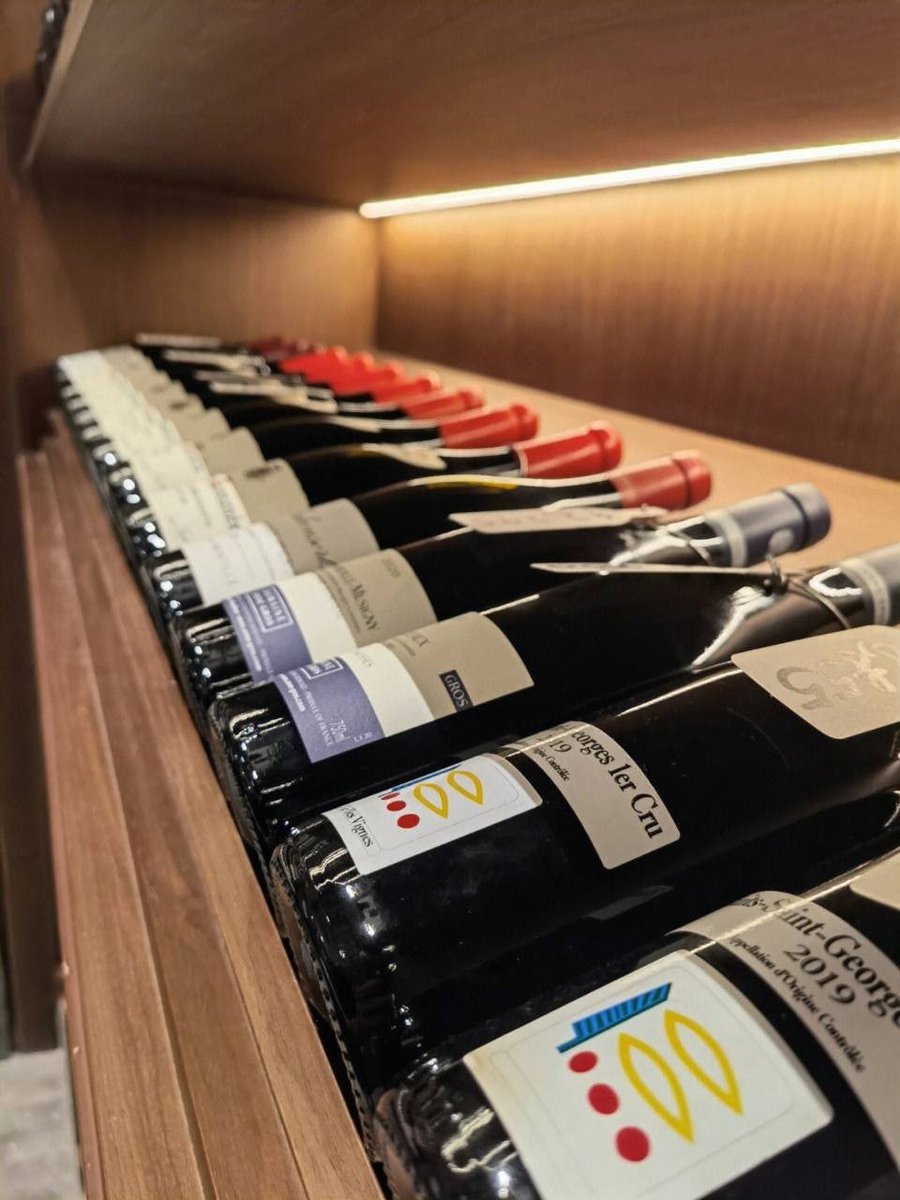 ShafaAmatulloh's tweet photo. Fortunate to visit Frank's wine room, many high-quality red wine https://t.co/OqbvVhGSRH
