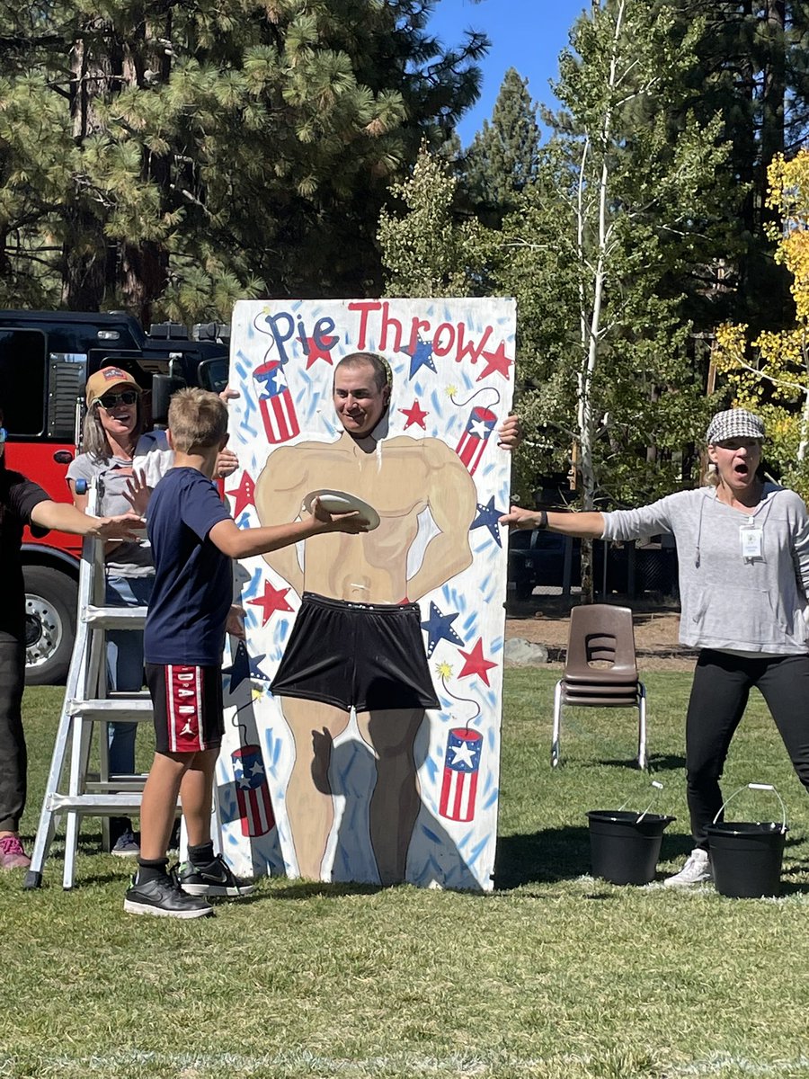 Bijou_Community's tweet photo. Emocionante celebracion de la caminata ayer. Fun Walkathon celebration yesterday. https://t.co/VgbzWnr9Vj