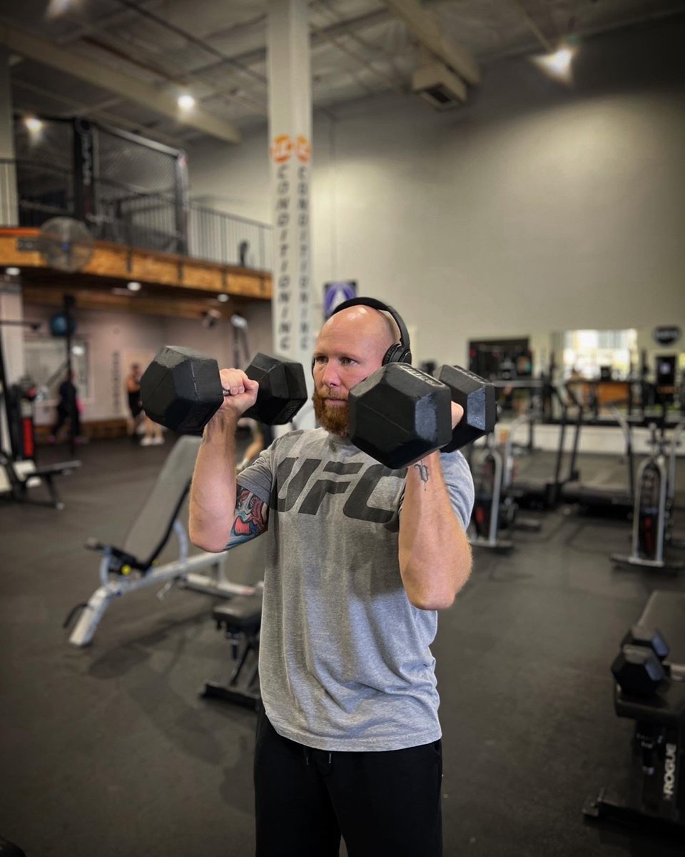 JoshEmmettUFC's tweet photo. Music is a huge part of my training! The difference between a good workout and a great workout depends on the playlist! The power of music, the world of UFC, now in one place!! Download the UFC Ultimate Sound app today and get a 30-day free trial. #UFCUltimateSound #ad https://t.co/oW5M6N9Dxo