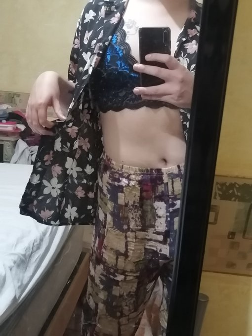 Hoy me sent&iacute; muy linda con mi ropa de ni&ntilde;a al llegar a casa ❤️ https://t.co/cjEqYePTzB<a href="/tag/sissy"class="tags"><span>#sissy</span></a><a href="/tag/locktober"class="tags"><span>#locktober</span></a><a href="/tag/sissyclits"class="tags"><span>#sissyclits</span></a>