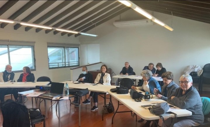 paulipcl's tweet photo. Hola quiero compartir la satisfacción de realizar talleres para digitalizar a las #PersonasMayores y #adultomayor  en la @MuniVitacura https://t.co/2W1WI7EbXX