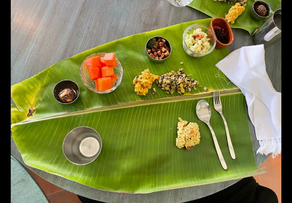 ErikSolheim's tweet photo. Lets beat plastic pollution!
This is how delicious Indian 🇮🇳 food was served to me at the beautiful Isha ashram in Coimbatore!

Bravo @SadhguruJV @ishafoundation ! https://t.co/vIl5nu2YQK