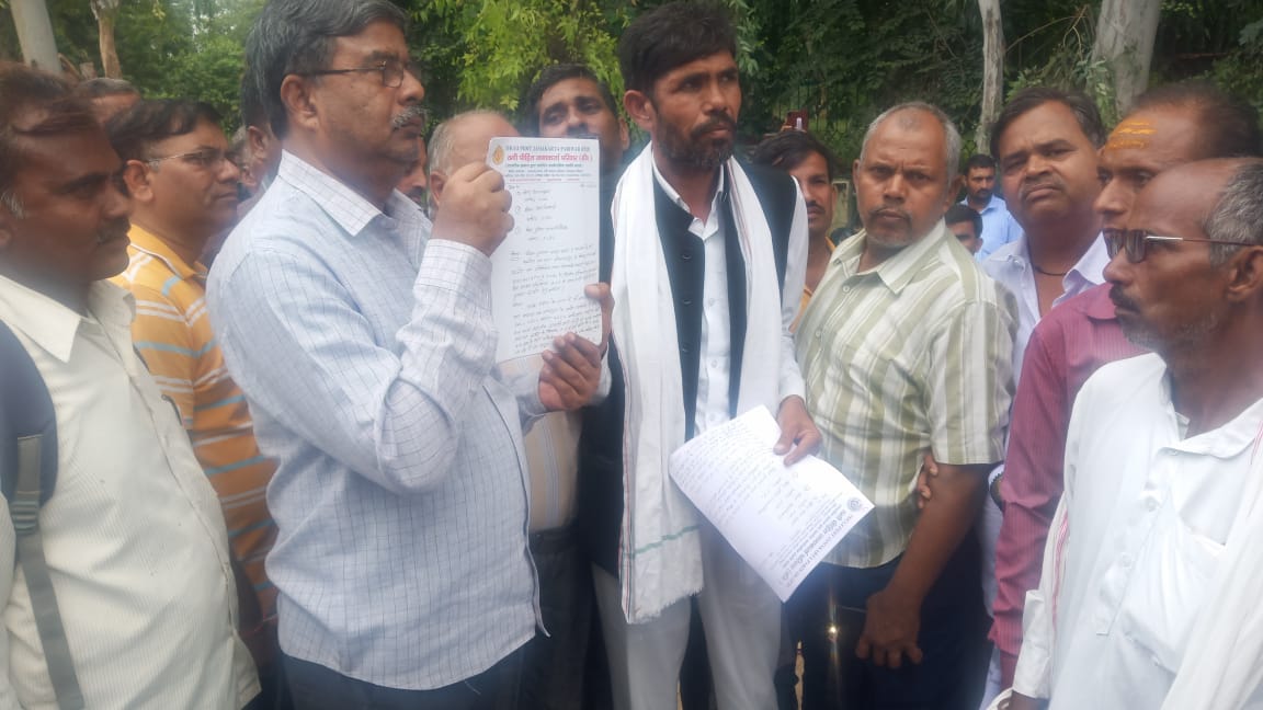 Rajkumar Goyal (@rajkuma93481848) on Twitter photo #JusticeForSaharaIndiaInvestors
#рдкрд╣рд▓реЗ_рднреБрдЧрддрд╛рди_рдлрд┐рд░_рдорддрджрд╛рди
#рд╕реБрдмреНрд░рдд рд░рд╛рдп рдХреЛ рдЧрд┐рд░рдлреНрддрд╛рд░ рдХрд░реЛ
# рдардЧреЛ рдХреЛ рдлрд╛рдВрд╕реА рджреЛ
<a href="/narendramodi/">Narendra Modi</a>
<a href="/myogiadityanath/">Yogi Adityanath</a>
рдЦреИрд░рд╛рдЧрдв рддрд╣рд╕реАрд▓ рдХреЗ рдЧрд░реАрдм рдордЬрджреВрд░реЛ рдХрд╛ рд╕рд╣рд╛рд░рд╛рдЗрдиреНрдбрд┐рдпрд╛ рд╕реЗ рднреБрдЧрддрд╛рди рдХрд░рд╛рдиреЗ рдХреА рдХреГрдкрд╛ рдХрд░реЗ рдЕрдиреНрдпрдерд╛ рдЬрдорд╛рдХрд░реНрддрд╛ рдУрд░ рдХрд╛рд░реНрдпрдХрд░реНрддрд╛ рдХреЛ рдЖрддреНрдо рд╣рддреНрдпрд╛ рдХрд░рдиреА рдкрдбреЗрдЧреА рдПрдХ рдПрдХ рдХрд░ рдХреЗ рд╕рдм #JusticeForSaharaIndiaInvestors
#рдкрд╣рд▓реЗ_рднреБрдЧрддрд╛рди_рдлрд┐рд░_рдорддрджрд╛рди
#рд╕реБрдмреНрд░рдд рд░рд╛рдп рдХреЛ рдЧрд┐рд░рдлреНрддрд╛рд░ рдХрд░реЛ
# рдардЧреЛ рдХреЛ рдлрд╛рдВрд╕реА рджреЛ
<a href="/narendramodi/">Narendra Modi</a>
<a href="/myogiadityanath/">Yogi Adityanath</a>
рдЦреИрд░рд╛рдЧрдв рддрд╣рд╕реАрд▓ рдХреЗ рдЧрд░реАрдм рдордЬрджреВрд░реЛ рдХрд╛ рд╕рд╣рд╛рд░рд╛рдЗрдиреНрдбрд┐рдпрд╛ рд╕реЗ рднреБрдЧрддрд╛рди рдХрд░рд╛рдиреЗ рдХреА рдХреГрдкрд╛ рдХрд░реЗ рдЕрдиреНрдпрдерд╛ рдЬрдорд╛рдХрд░реНрддрд╛ рдУрд░ рдХрд╛рд░реНрдпрдХрд░реНрддрд╛ рдХреЛ рдЖрддреНрдо рд╣рддреНрдпрд╛ рдХрд░рдиреА рдкрдбреЗрдЧреА рдПрдХ рдПрдХ рдХрд░ рдХреЗ рд╕рдм