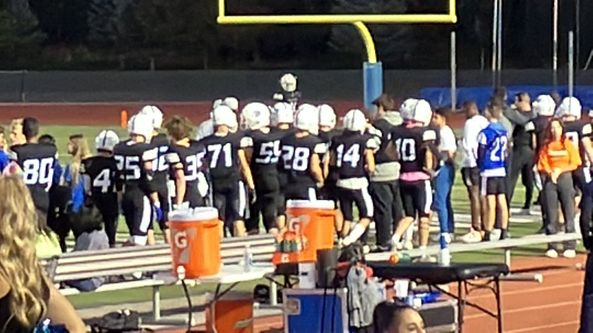 TIMBVP1's tweet photo. Varsity football Centennial-7 @ Timberline-0, end Qtr 1. https://t.co/qwCNgztUM4
