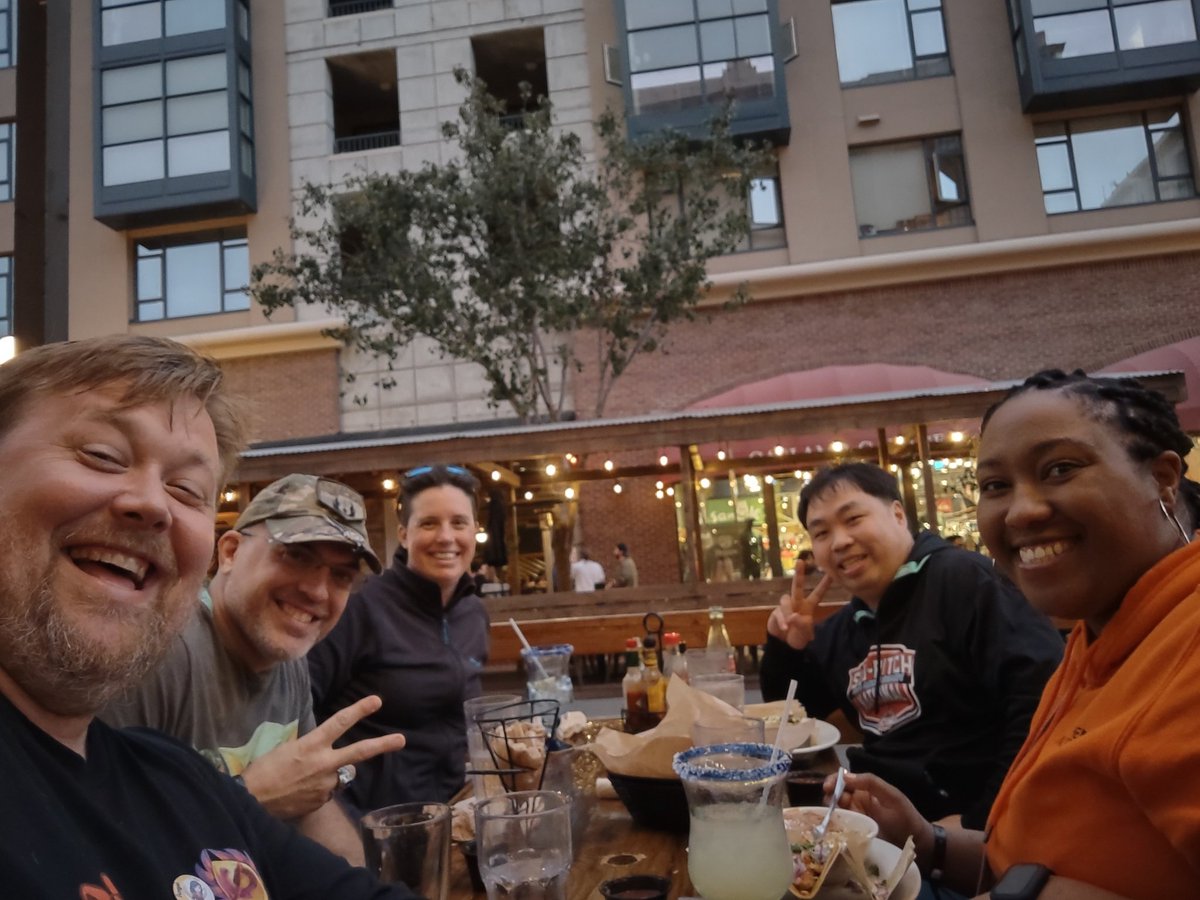AeroGarfield_29's tweet photo. Chilling at the Rockin' Baja Lobster Bar &amp; Grill with @LiquidMusicEnt @Sketty1881 @cbcgwun &amp; @TheCandace018 https://t.co/B17jK4exnX