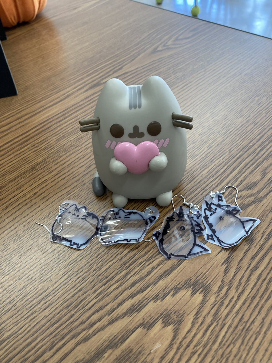 MsGralish's tweet photo. Two sweet, thoughtful students absolutely made my day today - one student gave me incredible, handmade Pusheen earrings that she made herself and another student gave me her adorable Pusheen FunkoPop! Thank you, J &amp; V! #pusheen #luckyteacher #middleschoolmath https://t.co/0kSDChggkf
