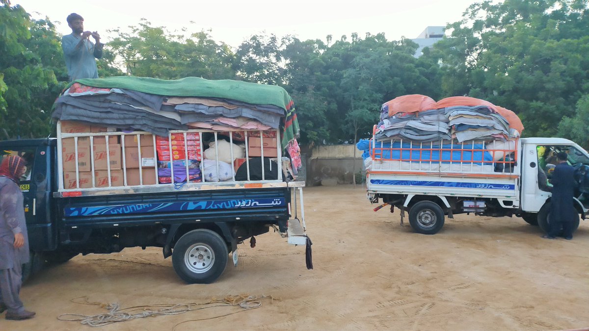 PakMaholThfz's tweet photo. Tents, blankets, mosquito nets, biscuits, medicine, clothes, and more going towards Jaffarabad, Balochistan today.

We hope to send another load in the next few weeks. Pls cont. to help!

#Balochistan #balochistanflood2022 #Sindh #Pakistan #PakistanFloods #climatechange https://t.co/vvlQW19mtI