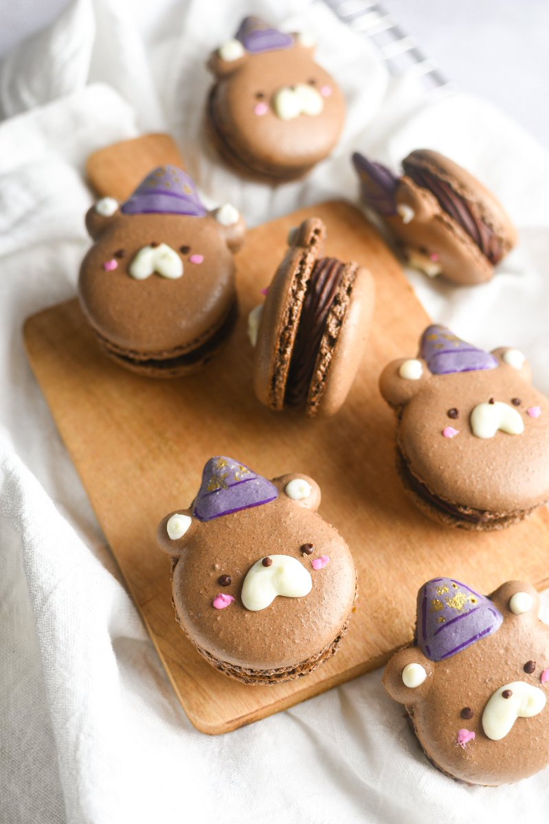 bitesbybianca's tweet photo. salted caramel chocolate macarons but also wizard bears ?? https://t.co/5R0boDWP6G