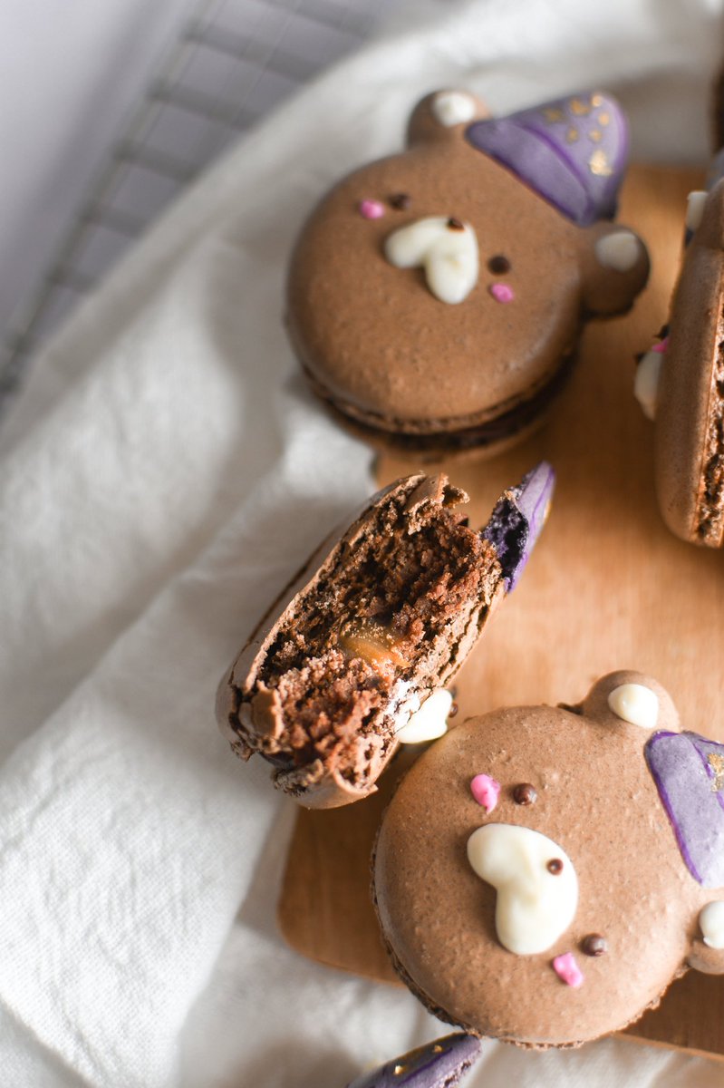bitesbybianca's tweet photo. salted caramel chocolate macarons but also wizard bears ?? https://t.co/5R0boDWP6G