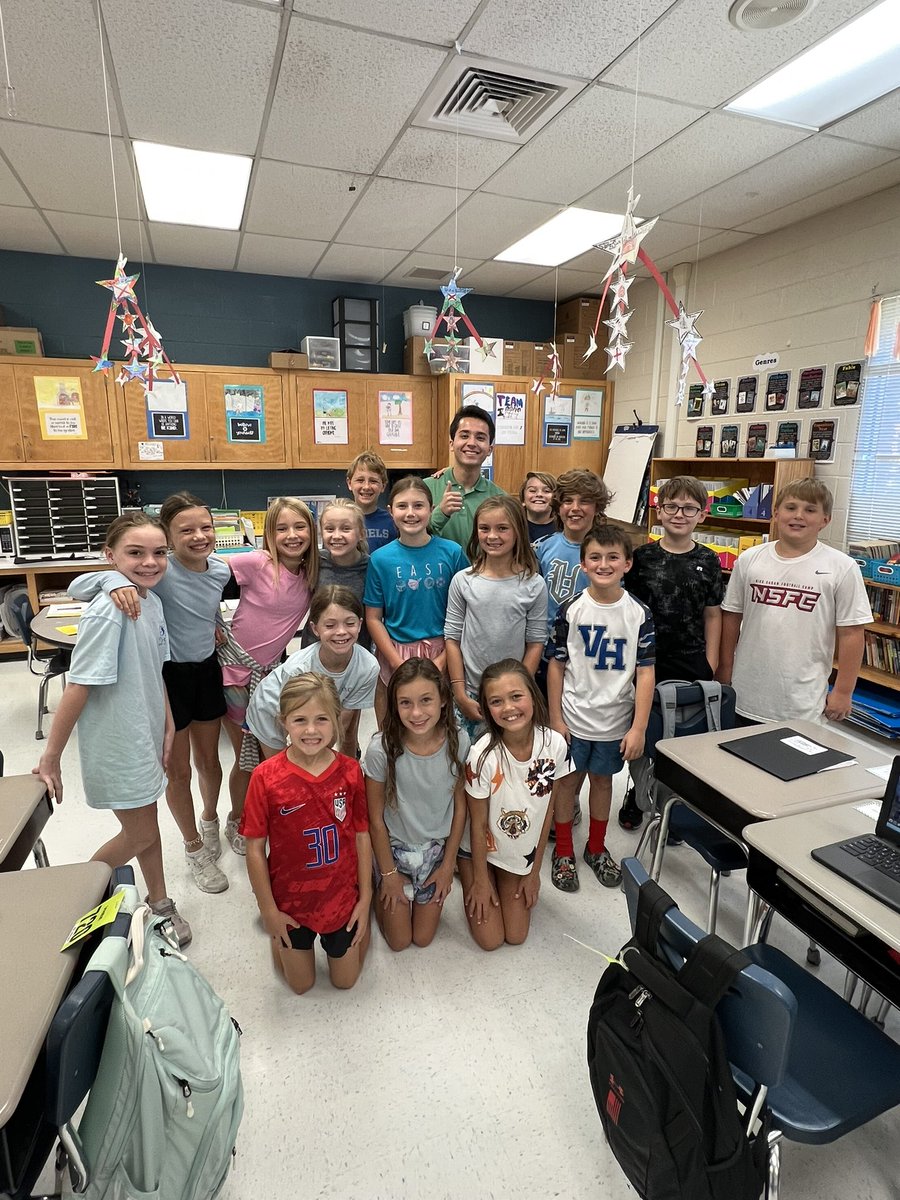 vheemusic's tweet photo. Congratulations to our #SuperStarIntern! Thatβs a wrap on placement #1.
He is headed to @pizitzchoral next! We are so lucky to have him in Vestavia with us! @AUMusicEd https://t.co/Rxir24HvTq