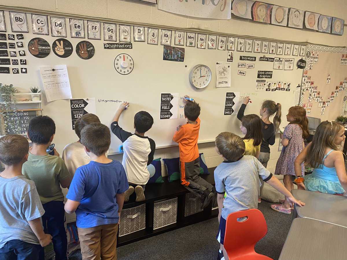 Brainstorming descriptive words about fireworks🎇