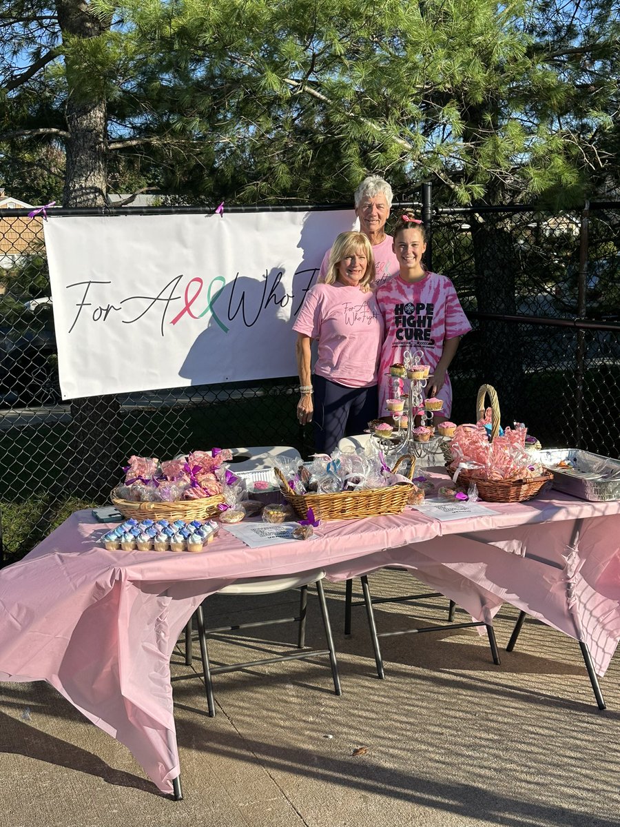MrsLavelle's tweet image. What matters most is this right here. Two rivals who put the competition aside for a good cause. Raising money &amp;amp; awareness for @forallwhofight @P4TC_NFCR💖🏑I couldn’t be prouder of these athletes. #GCGrows #GCFH #HEYRED #PINKGAME