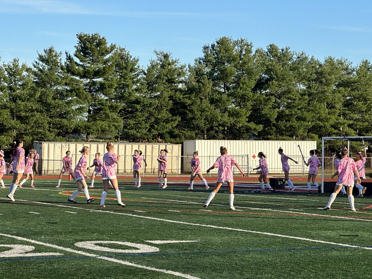 MrsLavelle's tweet image. What matters most is this right here. Two rivals who put the competition aside for a good cause. Raising money &amp;amp; awareness for @forallwhofight @P4TC_NFCR💖🏑I couldn’t be prouder of these athletes. #GCGrows #GCFH #HEYRED #PINKGAME