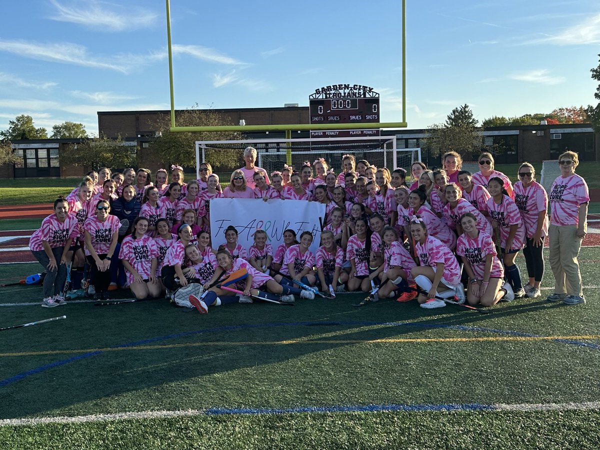 MrsLavelle's tweet image. What matters most is this right here. Two rivals who put the competition aside for a good cause. Raising money &amp;amp; awareness for @forallwhofight @P4TC_NFCR💖🏑I couldn’t be prouder of these athletes. #GCGrows #GCFH #HEYRED #PINKGAME
