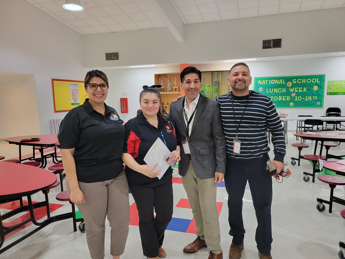 damonjasso's tweet photo. A shout out to ProjectGRAD for assisting our seniors tonight fill out their financial aid applications.  Here is a team picture of our senior teachers, ProjectGRAD sponsor Ms. Moreira, and myself. https://t.co/MFTMW4y3m3