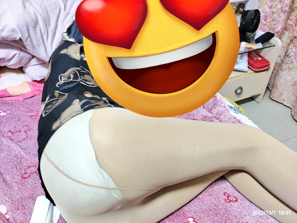 WXHMXR's tweet photo. 国庆节跟老婆战斗分享 原味可出 家有骚妻一直 #丝袜控 https://t.co/zKDCXgydml