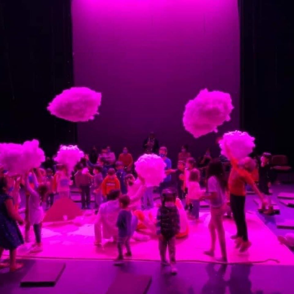 GdlTiempo's tweet photo. #TEATROINFANTIL
¡Desde Xalapa llega a #Guadalajara @flores_danza con un espectáculo para niñas y niños de 3 a 6 años en el marco del #FITPA de @ALADERIVATEATRO en @ConjSantander
Boletos: https://t.co/8JBGX0WOwi
Día: 29 octubre
Horario: 10:30 y 13:00 hrs.
Duración: 35 minutos https://t.co/9SkgLbV7wU