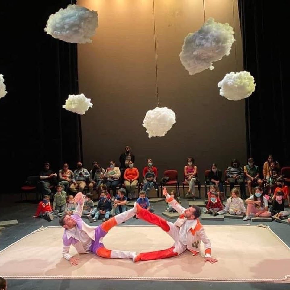 GdlTiempo's tweet photo. #TEATROINFANTIL
¡Desde Xalapa llega a #Guadalajara @flores_danza con un espectáculo para niñas y niños de 3 a 6 años en el marco del #FITPA de @ALADERIVATEATRO en @ConjSantander
Boletos: https://t.co/8JBGX0WOwi
Día: 29 octubre
Horario: 10:30 y 13:00 hrs.
Duración: 35 minutos https://t.co/9SkgLbV7wU