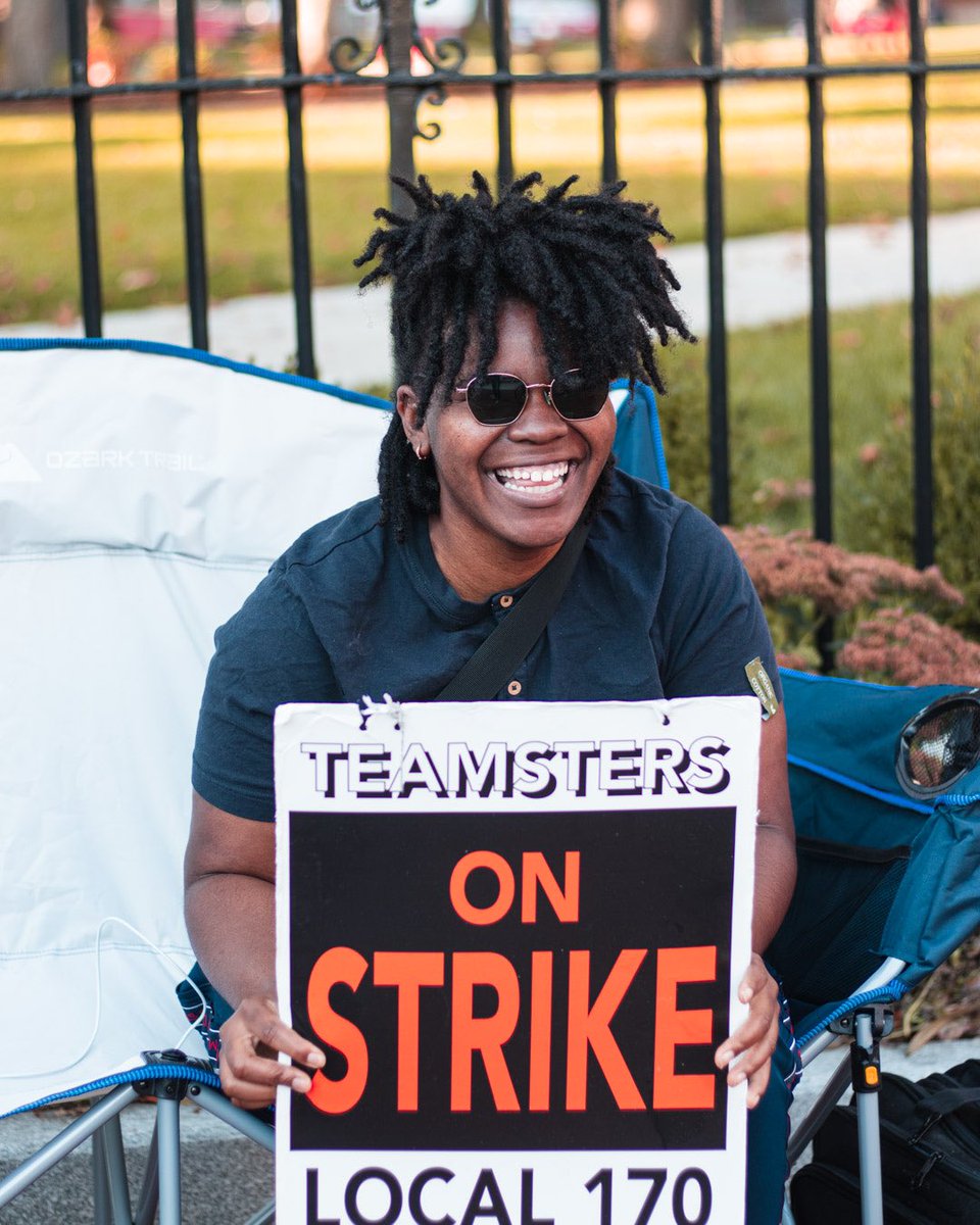 CUGWU_Teamsters's tweet photo. We understand that this is hard work and we will do this for our rights and those who come after. During an important fight for basic needs, one of the best acts of resistance is to make moments for hope. We continue to fight & find joy #clarkonstrike https://t.co/tnWusH4dKr