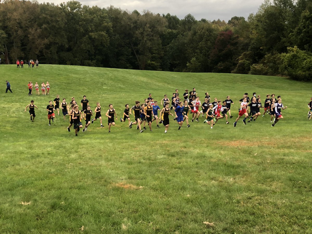 HFLEdTech's tweet photo. Hosted a great race tonight! Kudos to all of our runners for attacking “cardiac hill.”#hflmodxc https://t.co/BGU6bRzXbo