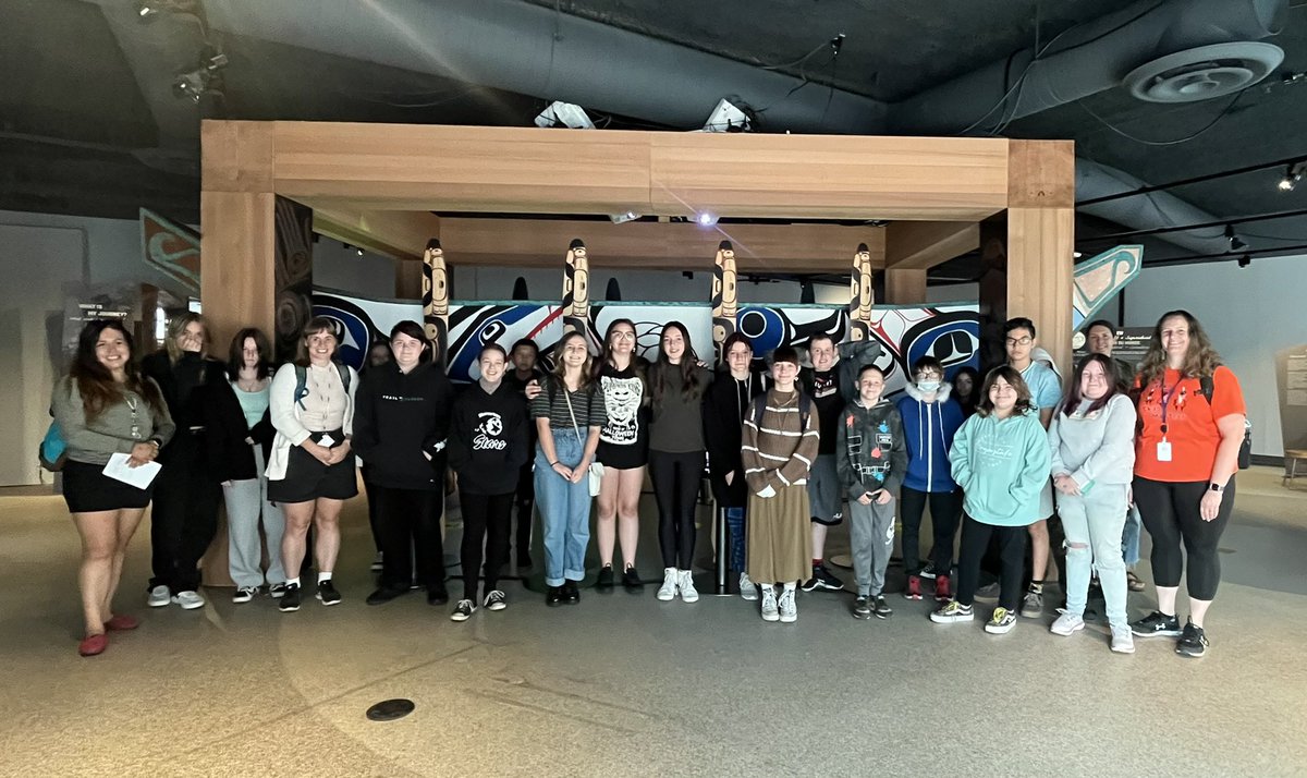sydney_ned's tweet photo. Sacred Journey Exhibit at @scienceworldca 🔥🤲🏽 #IndigenousTeachings #FieldTrip #TribalCanoe #WarCanoe #TraditionalWayOfLife #OutsideOfTheClassroom #AbbySchools @clayburnmiddle https://t.co/HDZZW5Rt0d