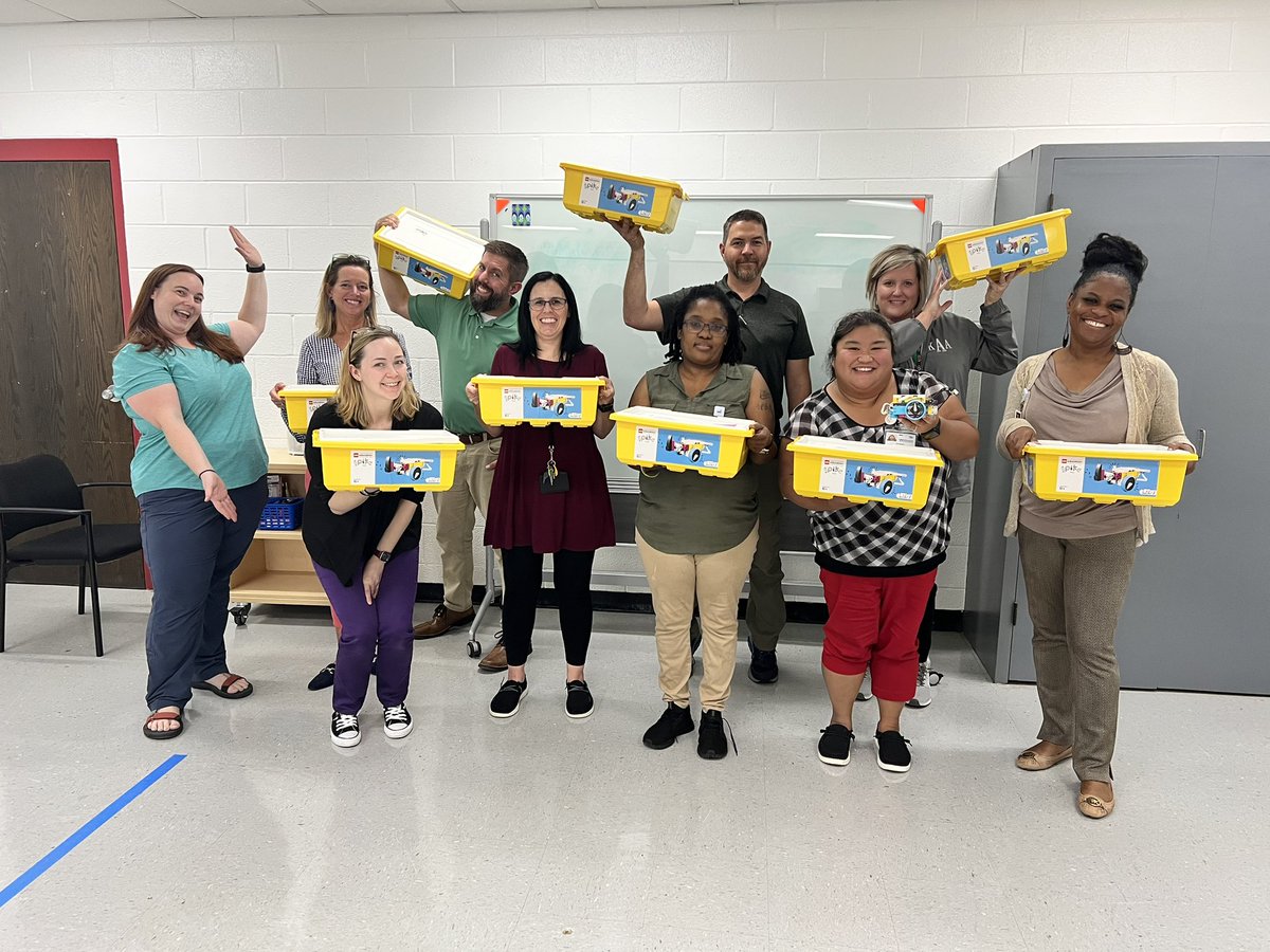 TheSTEMnerdette's tweet image. Excited to be bringing @FIRSTweets Lego League to WCS! #STEMatWCS #robotics #coding @WCS_MediaTech