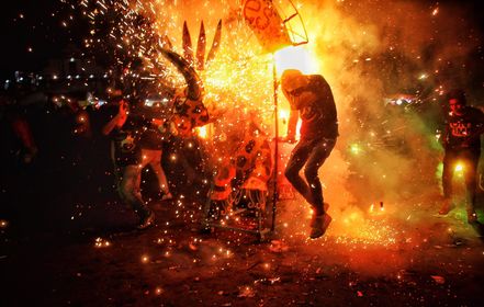 PyroWorldMX's tweet photo. Estas fotografías son arte, una combinación entre lo increíble de la pirotecnia y el arte de la fotografía. 🇲🇽🎆
Nos comparte Alejandro Reyes, seguidor de Facebook.🎇 ¿Qué titulo les pondrían? 👀❤️🤌🏻💥
#Pirotecnia #pirotecniainternacional #PyroWorld #pirotecniamexicana https://t.co/GcG7rCnnDm