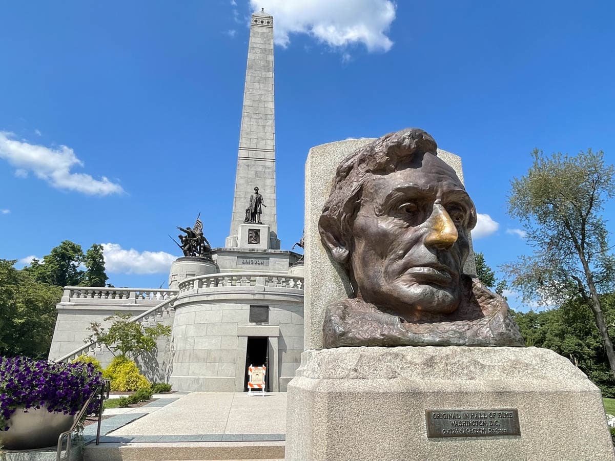 GoWorldMagazine's tweet photo. A visit to Abe Lincoln's home, museum, tomb and other attractions in Springfield Illinois is a must for American history buffs. #AbeLincoln #ThingstodoinSpringfield #TravelinIllinois

https://t.co/2qWcPl7nSG https://t.co/UYcD3jvs61