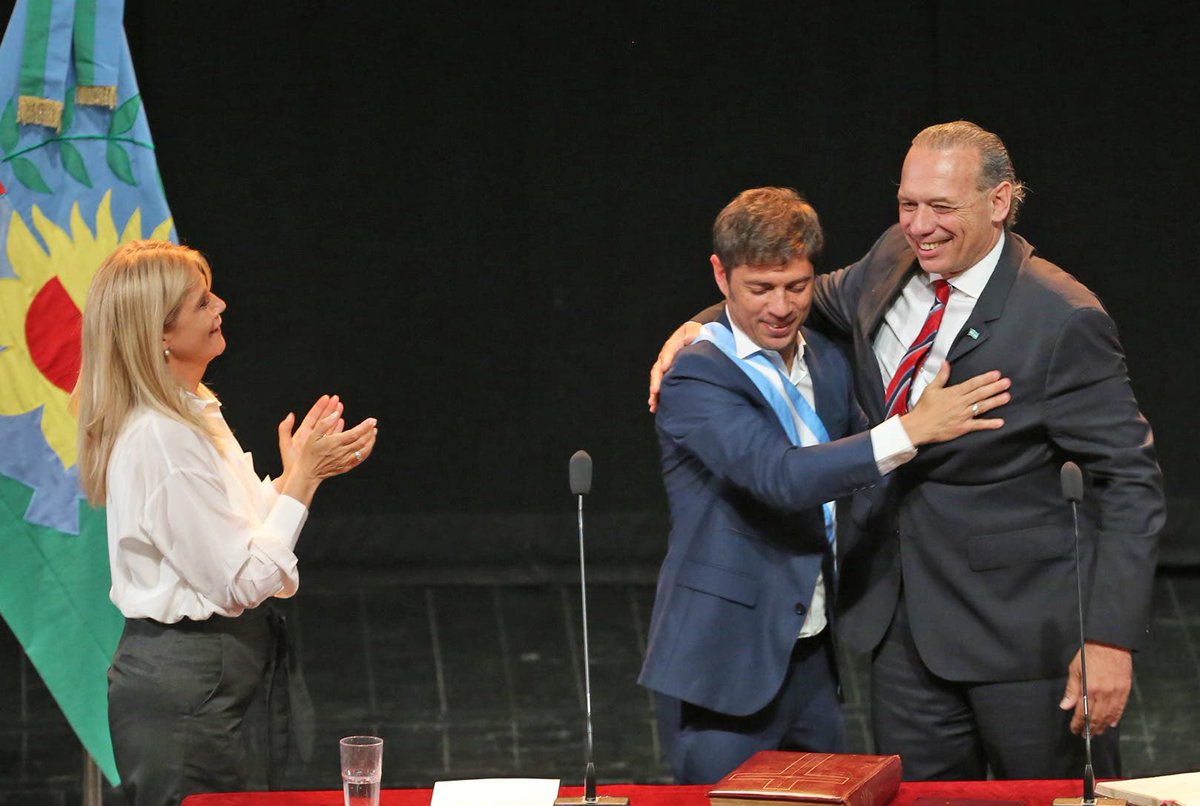 Tragedia en La Plata, en el partido Boca - Gimnasia:

• Decenas de personas desmayadas
• Heridos de balas
• Miles de personas afectadas por gases lacrimogenos
• Nenes desaparecidos

Brillante gestión de Kicillof y Berni, nuevamente ✌🏻