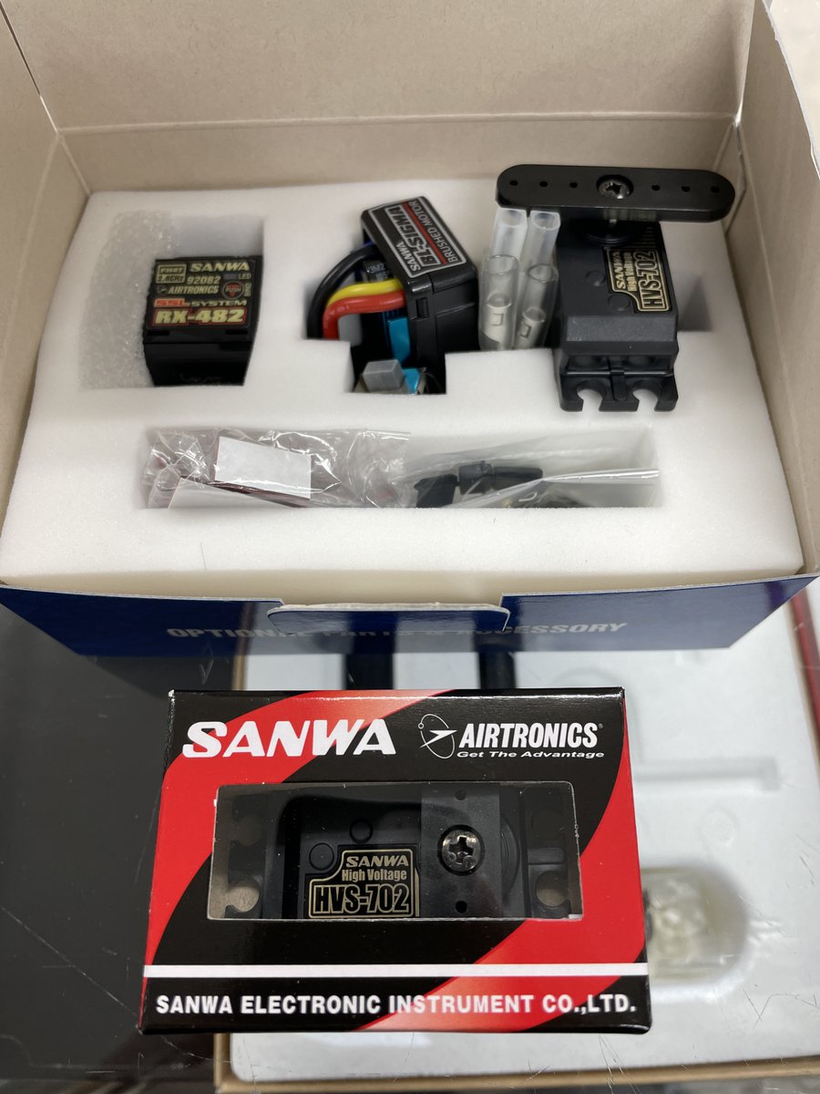 HsTomaTake's tweet photo. サンワの安価なロープロサーボと
買いやすそうなセカンドパックも仕入れてみました。

#三和電子機器 #ラジコン #RX482 #HVS702 #BL_SIGMA #竹内モデル #苫小牧店 https://t.co/ZxhJSSKUxO