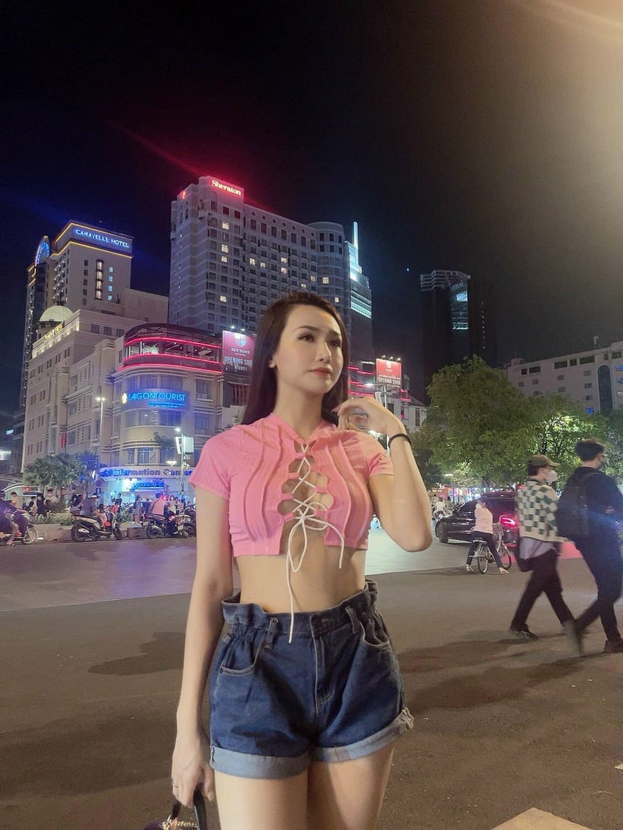CyndiHuang2's tweet photo. Đi tìm mấy a tây 🍌 bự để sướng thôi https://t.co/fhDiqybxuS