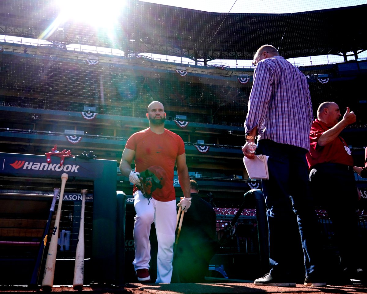 cardenales's tweet photo. El principio del final. 🤖👽

#STLCardenales https://t.co/7VsOixcMWb