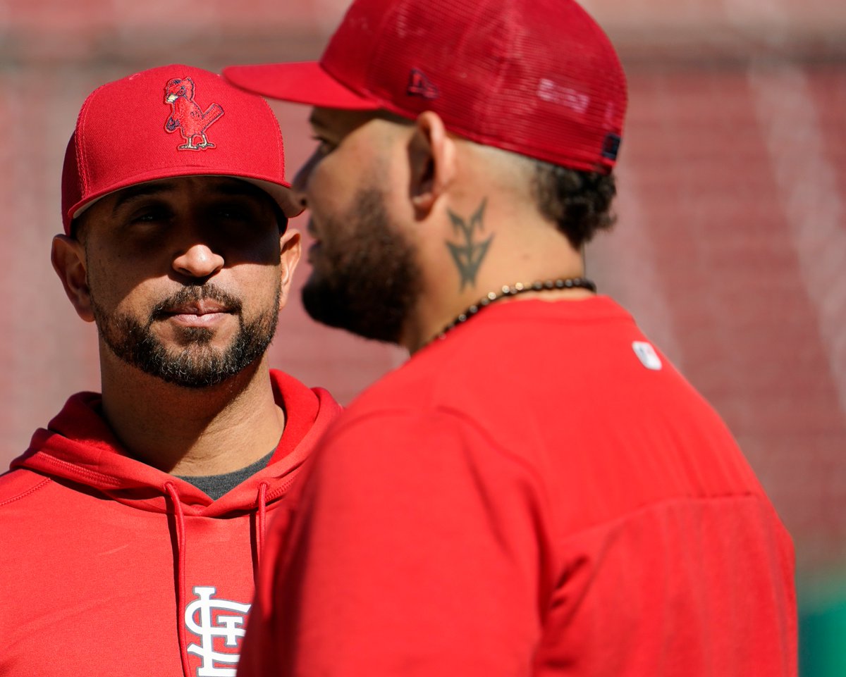 cardenales's tweet photo. El principio del final. 🤖👽

#STLCardenales https://t.co/7VsOixcMWb