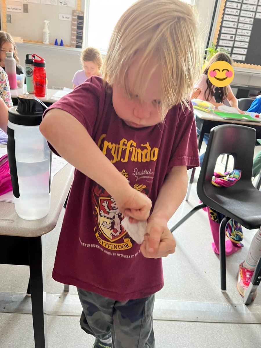 A blank piece of paper goes a long way! 📃
Today in science we discussed sturdy structures. By layering, folding and twisting the material, students watched their flimsy piece of paper find new strength💪🏻