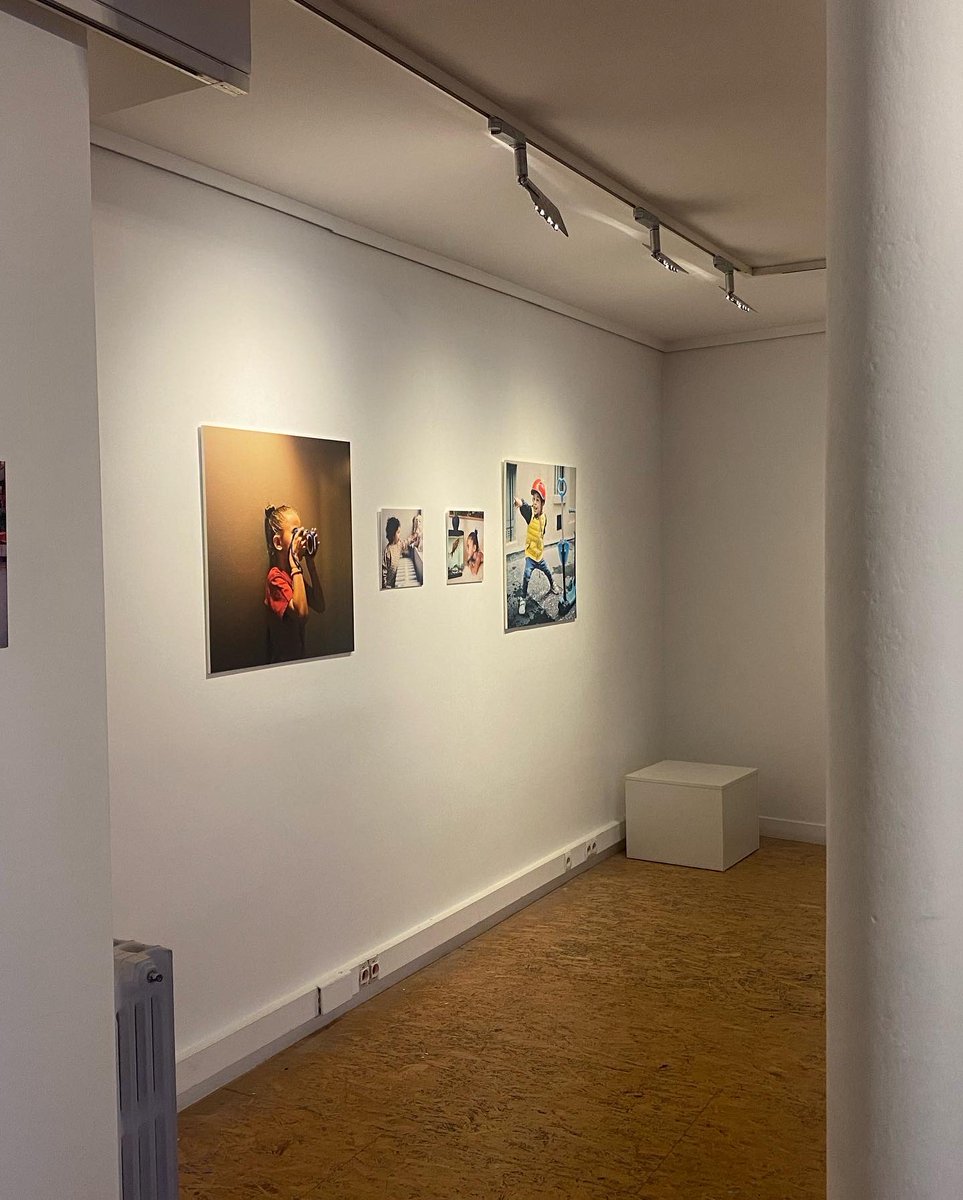 AdrienTaquet's tweet photo. Pour tous les parents qui postent des photos de leurs enfants sur les réseaux sociaux,  @Asso_Cameleon organise l’exposition « Récréation ».

A regarder jusqu’au bout.

@jnbarrot 
@GDarmanin 
@CharlotteCaubel 

@EmmanuelMacron https://t.co/AlPmR4o7MH