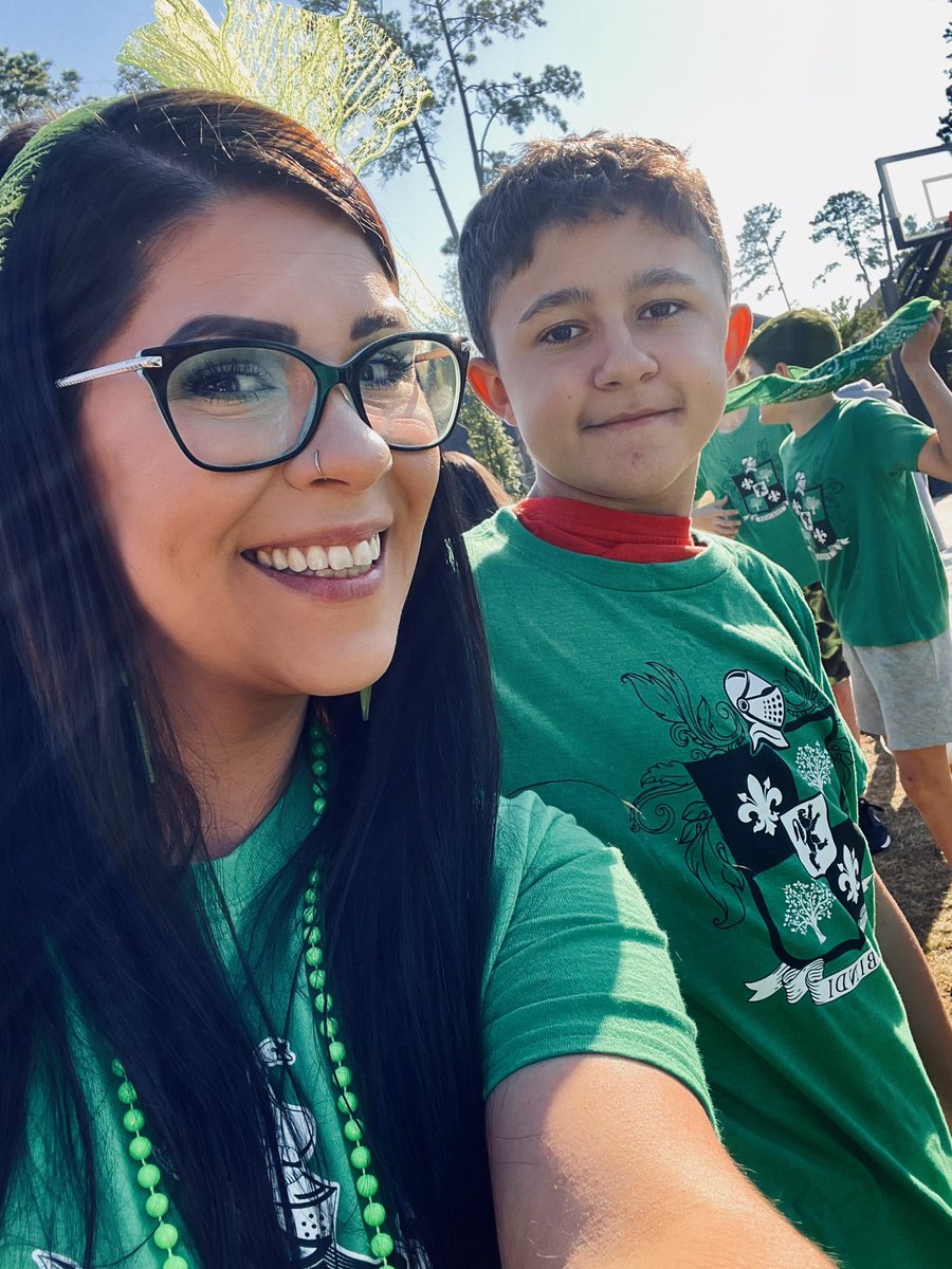 MrsHunt_clark's tweet photo. House sorting day💚💚 @ClarkCISD #clarkconnects https://t.co/pK2nQxrzHz