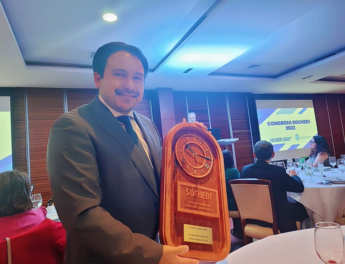 MacroFacultad's tweet photo. ÚltimoMinuto ⬇️ 

En manos de su decano, @javiermunozdie, la Facultad de @ingUtalca recibió el Premio que la “Sociedad Chilena de Educación en Ingeniería”otorga en la categoría institucional, en reconocimiento a su gran aporte en el ámbito de #Innovación.
Pronto más información. https://t.co/IavhZvfh6p