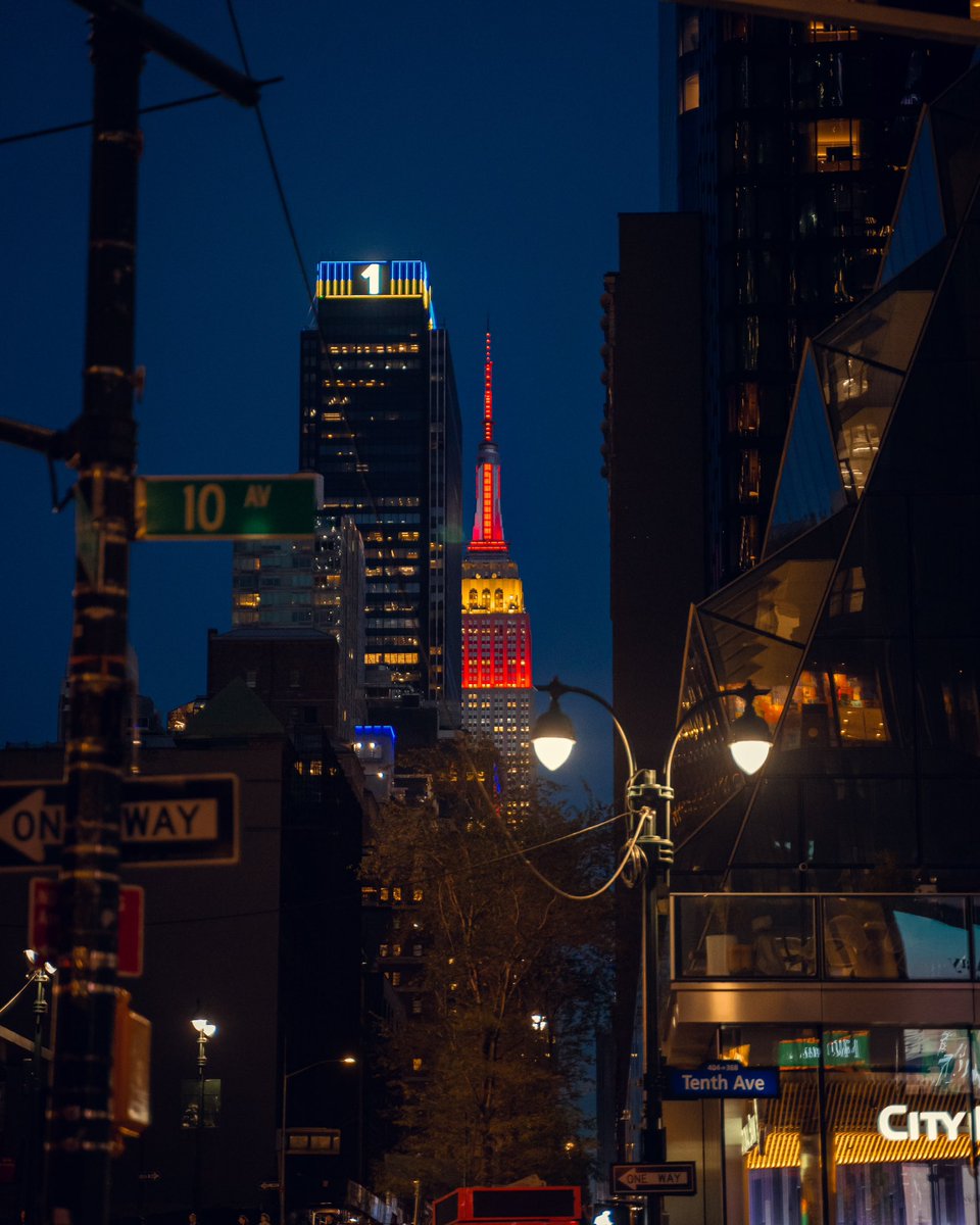 CarloBacaU's tweet photo. Gotta love this city #nyc https://t.co/fKN2XV50Ws