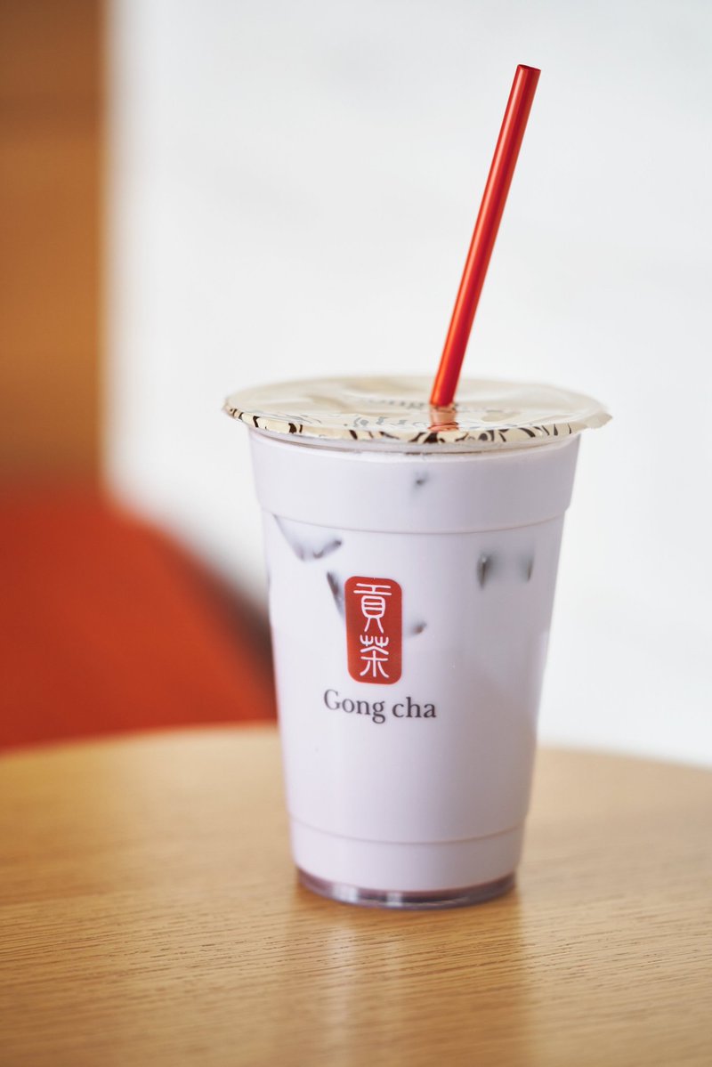 Gong Cha 貢茶 ゴンチャ 突然ですが ゴンチャの タロミルク をご紹介 タロイモ は台湾でスイーツや料理に親しまれている食材です 美しい紫色とやみつきになる味わいで 根強い人気のあるドリンクです ぜひお試しください 感想お待ちして