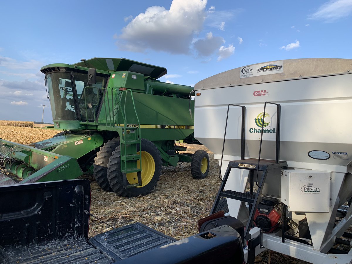 Another @Channel_Seed corn plot out today with <a href="/Storm5farms/">Bob Storm</a>!  214-78 took the top spot again! #Bayer4IL
