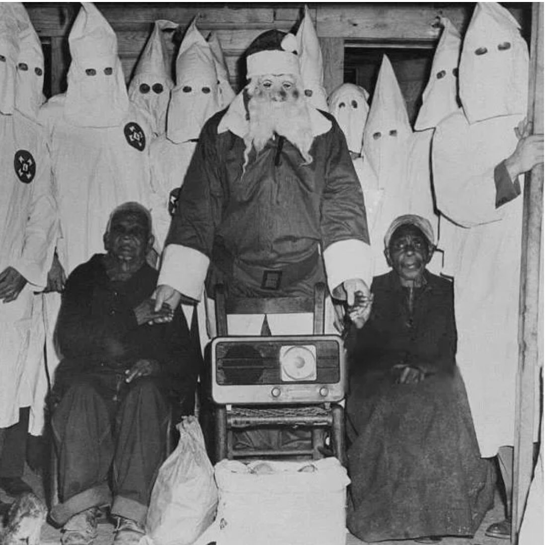 mindmatters001's tweet image. #whitepowerhate gaslighting #trump #exploiation #foxnews